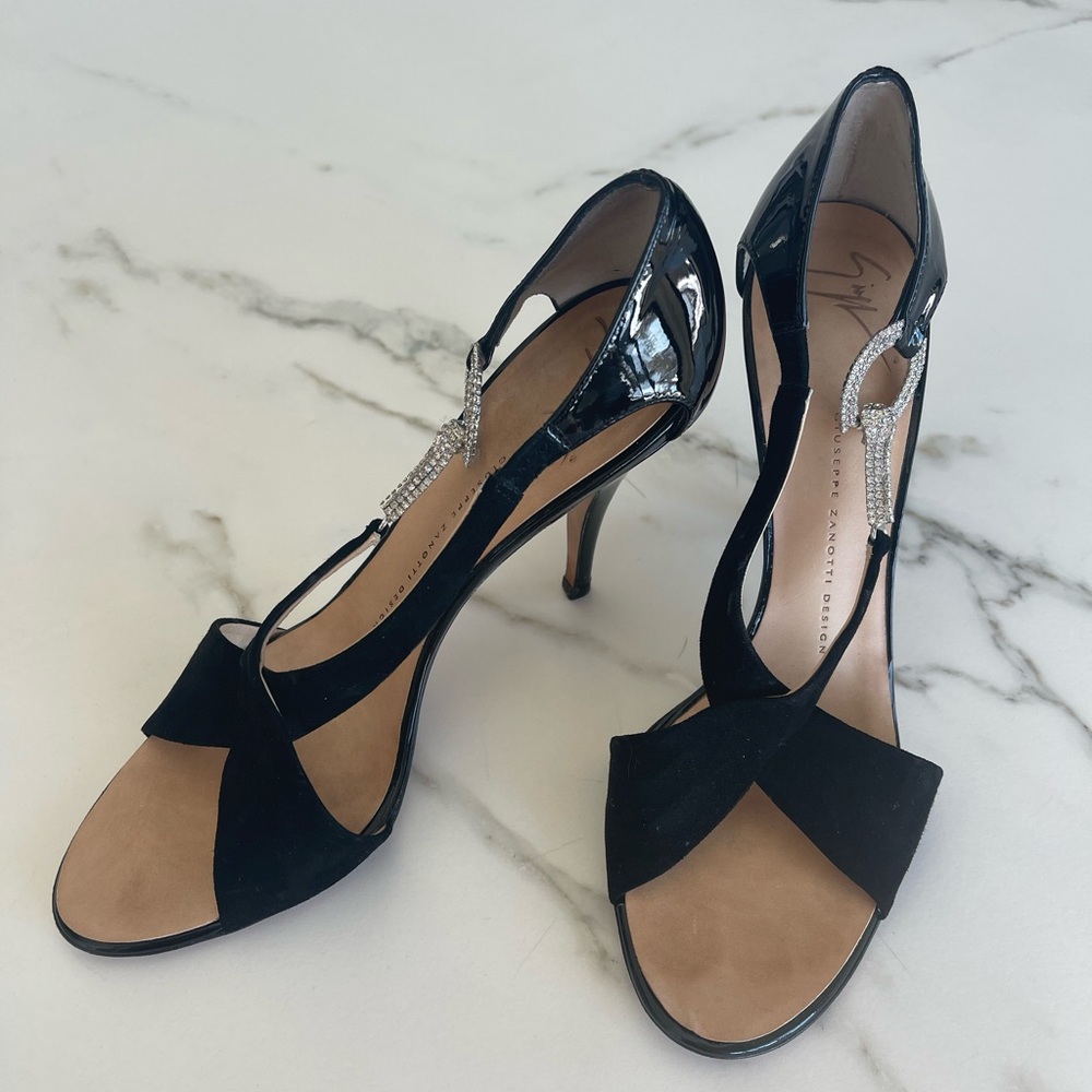 Guiseppi Zanotti black heels ready for holidays